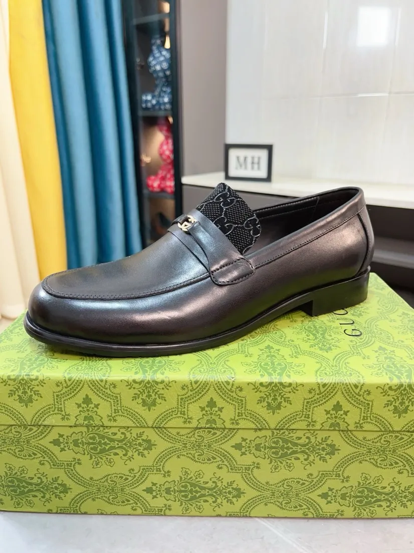 Men's shoes 💰500🌹🌹Niuli [GUCCI Gucci] A new style of formal men's leather shoes is coming~ The original quality upper is made of patent leather imported from Italy, the leather is soft and delicate, comfortable and soft first-layer cowhide lining, rubber wear-resistant outsole, the shoe shape is dignified and domineering, and the luxury charm cannot be concealed! The natural and free nouveau riche leads the trend. Code number: 38-44